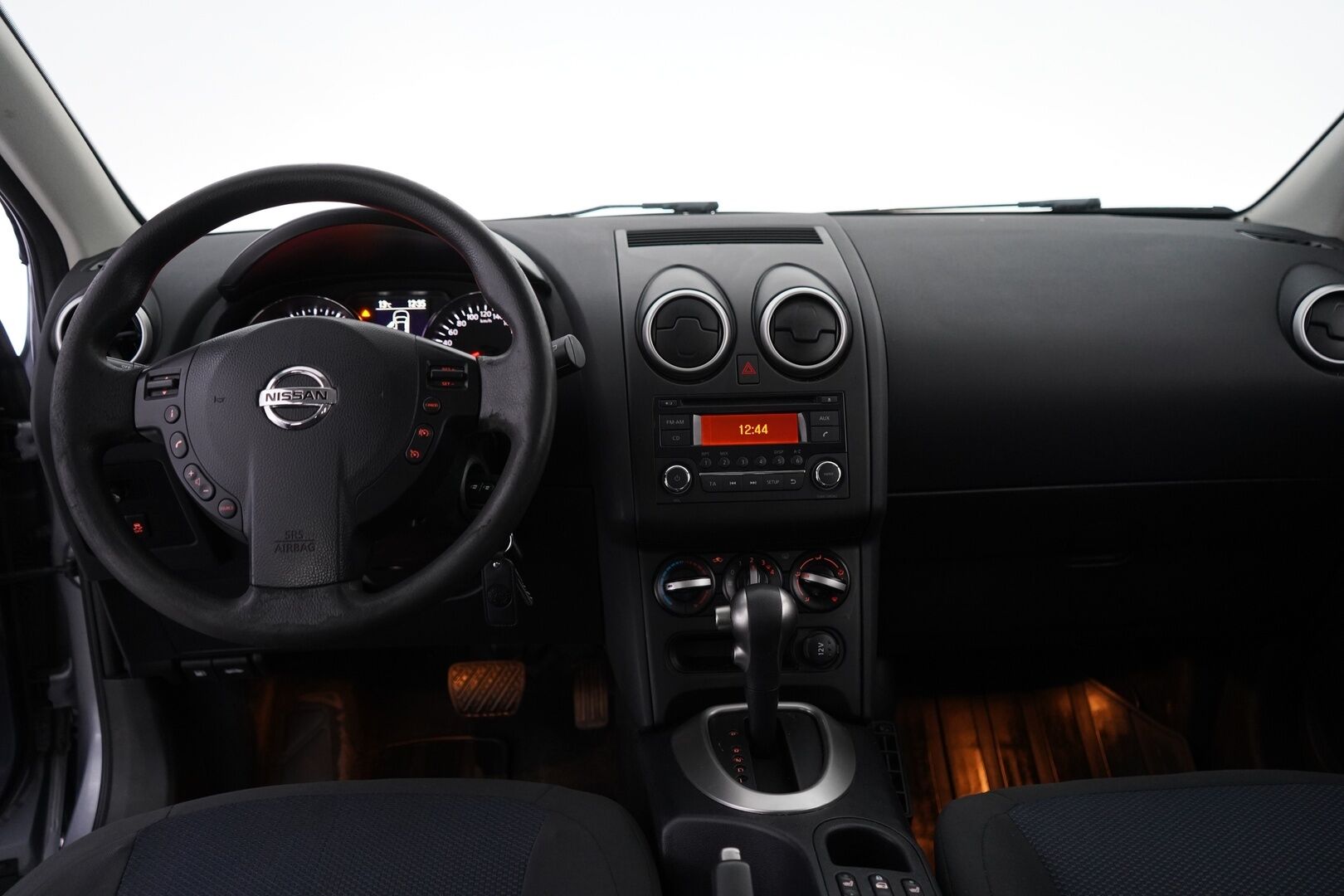 Nissan Qashqai 2013 1,6L Visia 2WD CVT Cruise - Lohko | Vakkari | kahdet renkaat Nissanin alumiinivantein | Säntillisesti huollettu | Seuraava katsastus 20.4.2027 | Suomi-auto