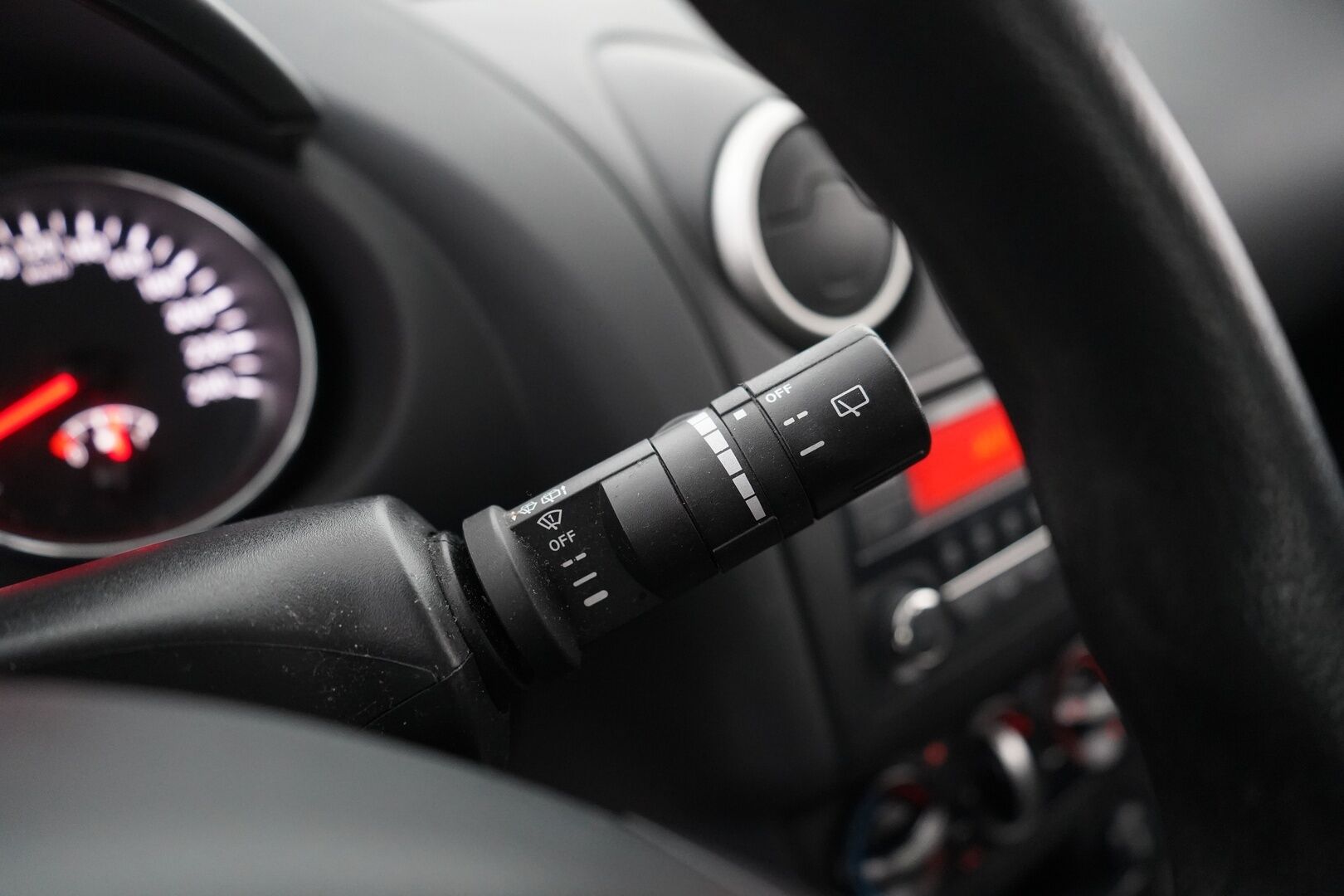 Nissan Qashqai 2013 1,6L Visia 2WD CVT Cruise - Lohko | Vakkari | kahdet renkaat Nissanin alumiinivantein | Säntillisesti huollettu | Seuraava katsastus 20.4.2027 | Suomi-auto