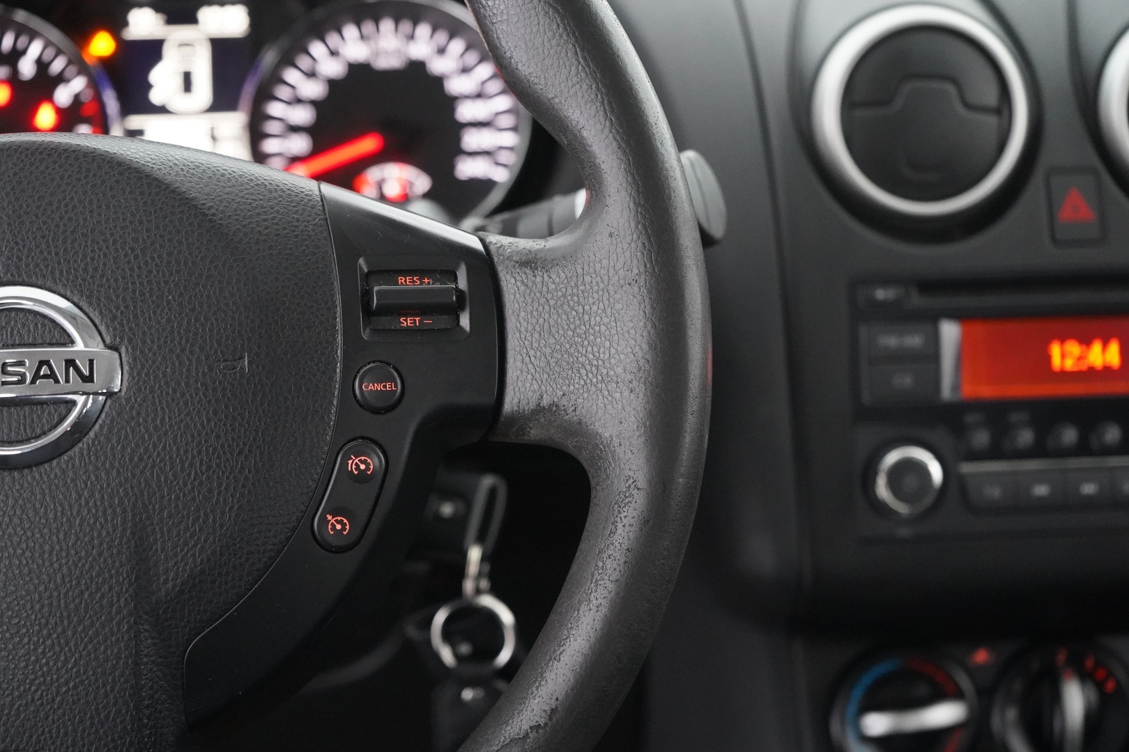 Nissan Qashqai 2013 1,6L Visia 2WD CVT Cruise - Lohko | Vakkari | kahdet renkaat Nissanin alumiinivantein | Säntillisesti huollettu | Seuraava katsastus 20.4.2027 | Suomi-auto