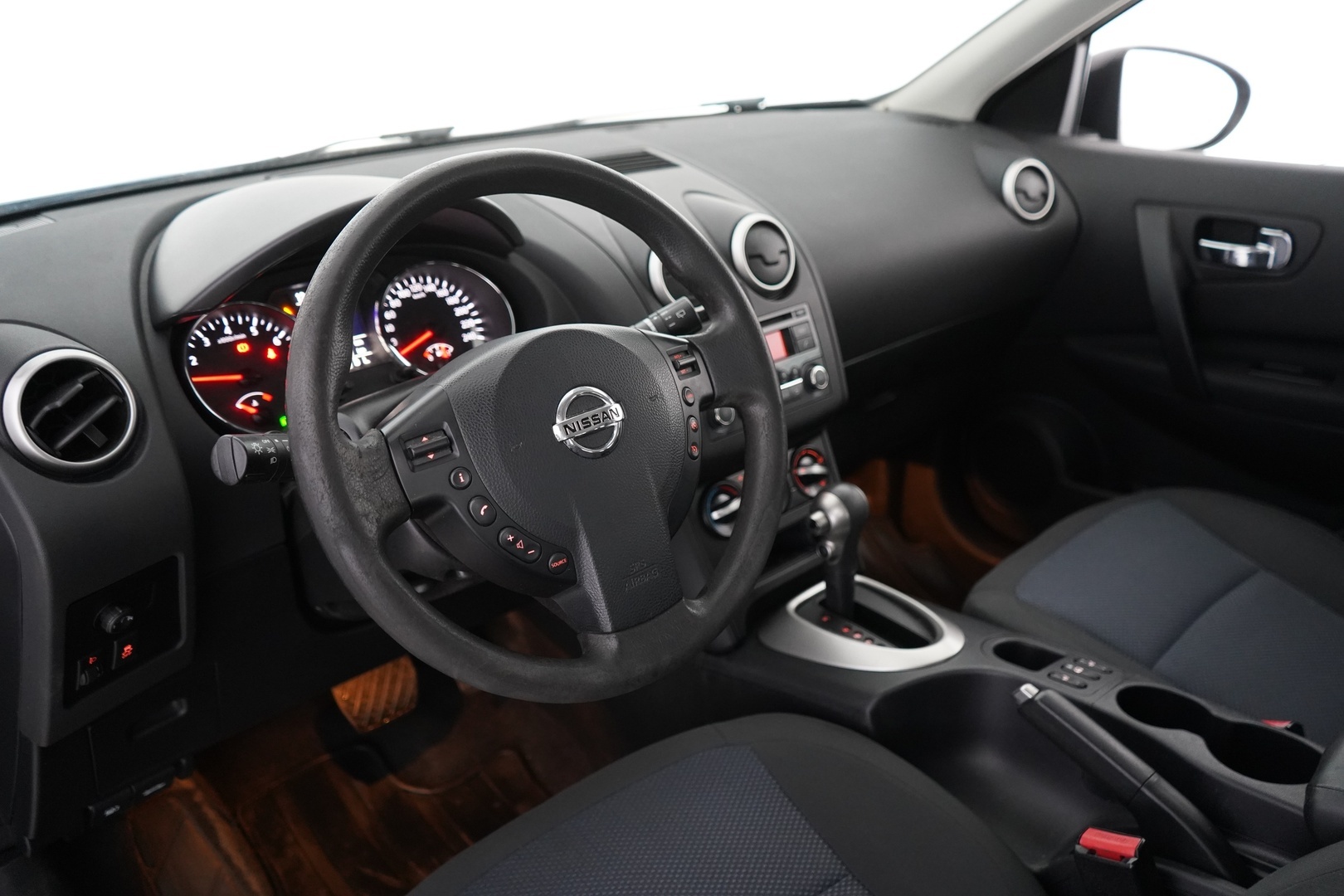 Nissan Qashqai 2013 1,6L Visia 2WD CVT Cruise - Lohko | Vakkari | kahdet renkaat Nissanin alumiinivantein | Säntillisesti huollettu | Seuraava katsastus 20.4.2027 | Suomi-auto