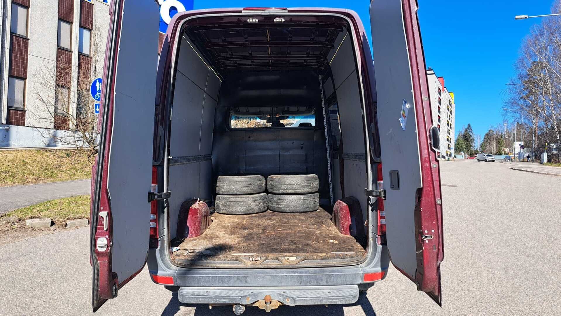 Mercedes-Benz Sprinter 2013 216CDI-3,0/37K keskipitkä A2 BE * Vakionopeudensäädin / Tuulilasinlämmitin / Valaistettu takatila * - Suomi auto / 2x Renkaat / B-Kortilla ajettava - HULLUT AVAJAISHULINAT KORKOTARJOUS 3,29 %