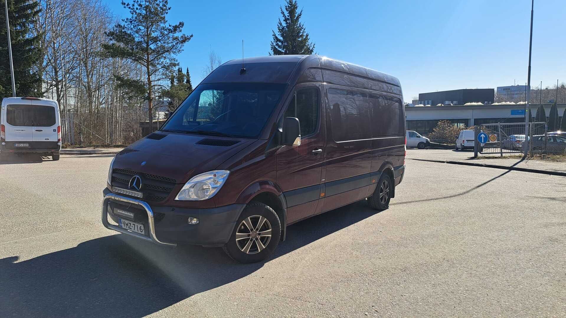 Mercedes-Benz Sprinter 2013 216CDI-3,0/37K keskipitkä A2 BE * Vakionopeudensäädin / Tuulilasinlämmitin / Valaistettu takatila * - Suomi auto / 2x Renkaat / B-Kortilla ajettava - HULLUT AVAJAISHULINAT KORKOTARJOUS 3,29 %