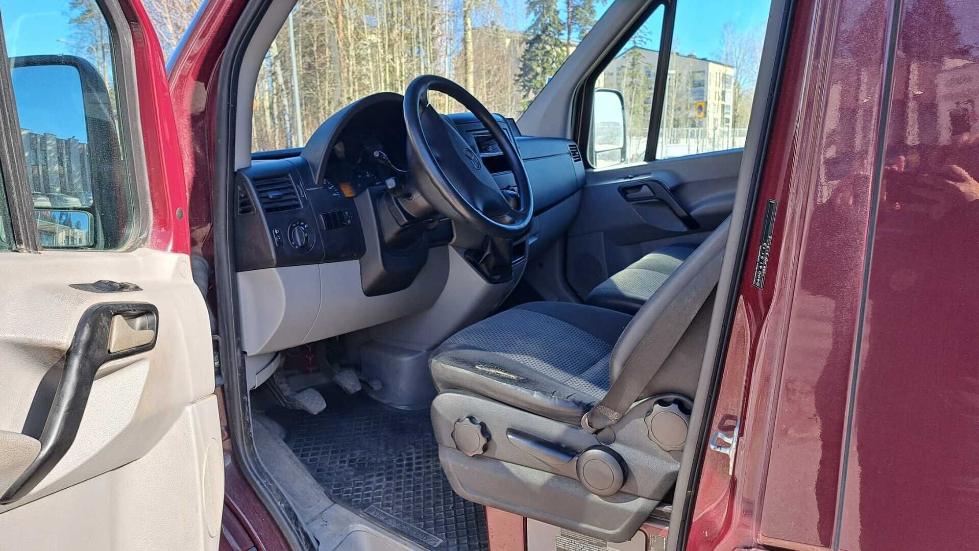 Mercedes-Benz Sprinter 2013 216CDI-3,0/37K keskipitkä A2 BE * Vakionopeudensäädin / Tuulilasinlämmitin / Valaistettu takatila * - Suomi auto / 2x Renkaat / B-Kortilla ajettava - HULLUT AVAJAISHULINAT KORKOTARJOUS 3,29 %