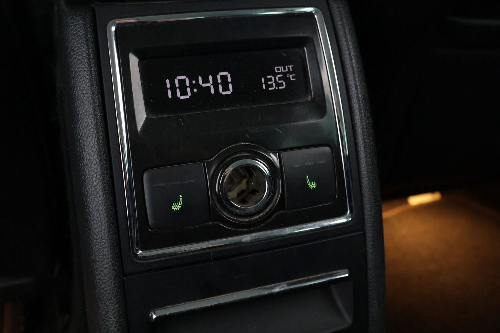 Skoda Superb 2013 Combi 2,0 TDI 140 4x4 Elegance Business DSG Autom. - *Myydään Huutokaupat.com* | Vakkari | Webasto | Muistipenkki | Navi | Nahkaisusta | Kessy | Tutkat | Koukku | 2x renkaat