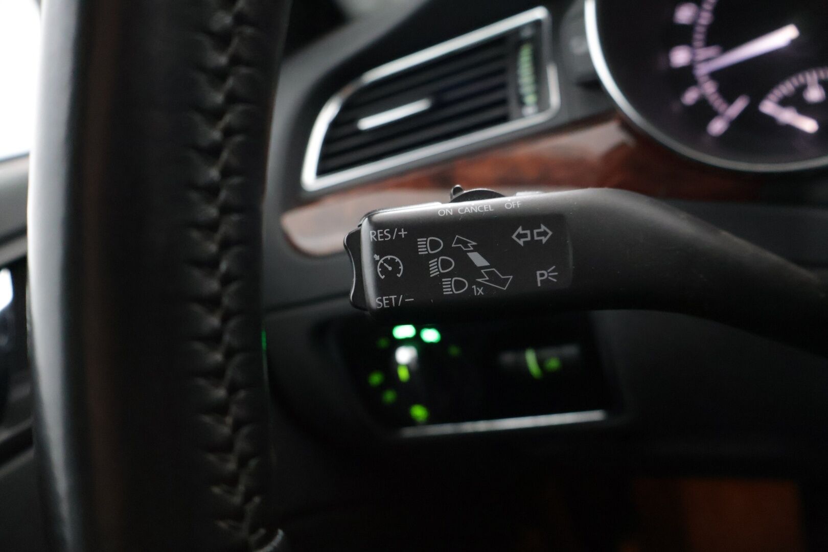 Skoda Superb 2013 Combi 2,0 TDI 140 4x4 Elegance Business DSG Autom. - *Myydään Huutokaupat.com* | Vakkari | Webasto | Muistipenkki | Navi | Nahkaisusta | Kessy | Tutkat | Koukku | 2x renkaat