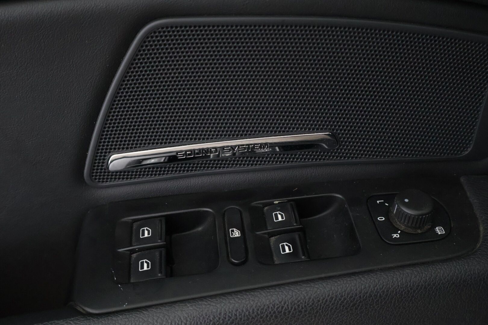 Skoda Superb 2013 Combi 2,0 TDI 140 4x4 Elegance Business DSG Autom. - *Myydään Huutokaupat.com* | Vakkari | Webasto | Muistipenkki | Navi | Nahkaisusta | Kessy | Tutkat | Koukku | 2x renkaat