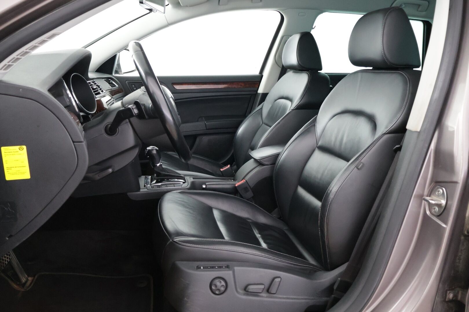 Skoda Superb 2013 Combi 2,0 TDI 140 4x4 Elegance Business DSG Autom. - *Myydään Huutokaupat.com* | Vakkari | Webasto | Muistipenkki | Navi | Nahkaisusta | Kessy | Tutkat | Koukku | 2x renkaat