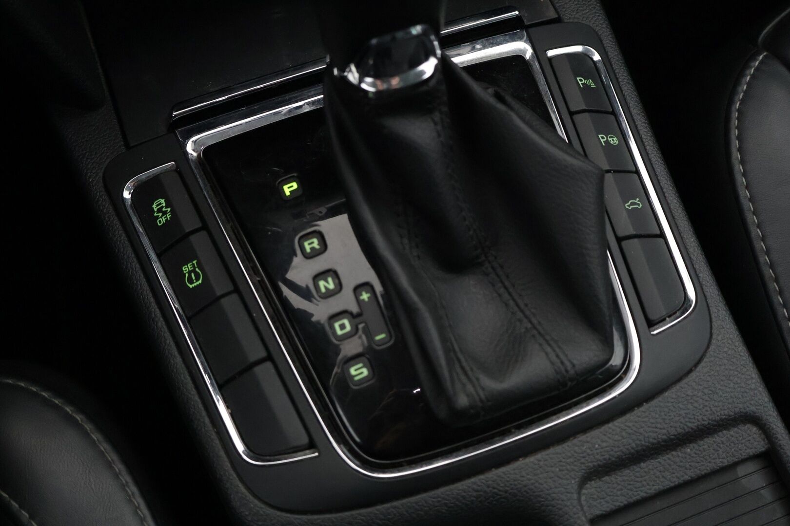 Skoda Superb 2013 Combi 2,0 TDI 140 4x4 Elegance Business DSG Autom. - *Myydään Huutokaupat.com* | Vakkari | Webasto | Muistipenkki | Navi | Nahkaisusta | Kessy | Tutkat | Koukku | 2x renkaat