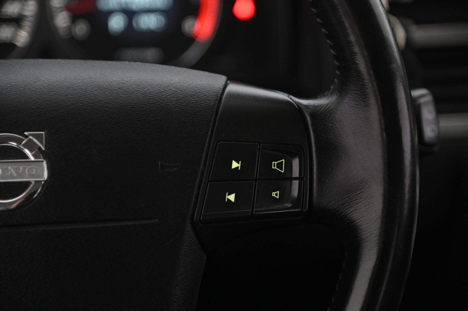 Volvo V70 2007 2.5T Bensa Turbo*Myydään Huutokaupat.com* - VAKKARI / TEHOKAS / HYVIN HUOLLETTU / MYYDÄÄN HUUTOKAUPAT.COMISSA 