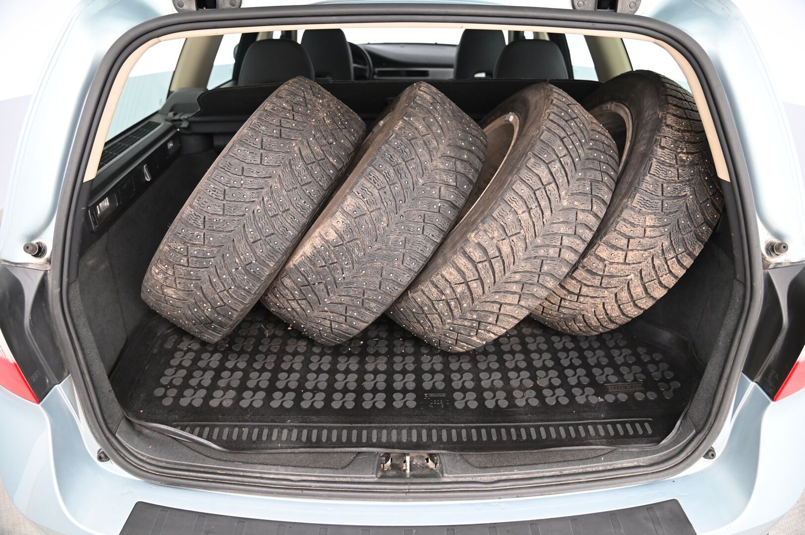 Volvo V70 2007 2.5T Bensa Turbo*Myydään Huutokaupat.com* - VAKKARI / TEHOKAS / HYVIN HUOLLETTU / MYYDÄÄN HUUTOKAUPAT.COMISSA 