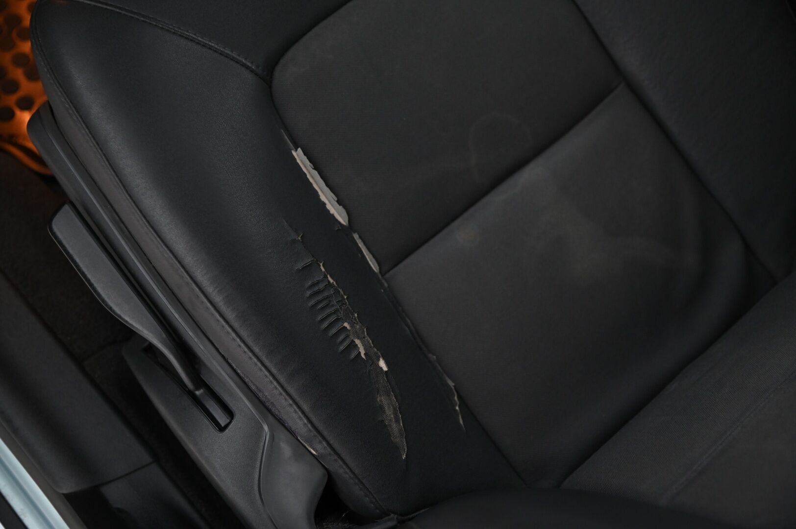 Volvo V70 2007 2.5T Bensa Turbo*Myydään Huutokaupat.com* - VAKKARI / TEHOKAS / HYVIN HUOLLETTU / MYYDÄÄN HUUTOKAUPAT.COMISSA 