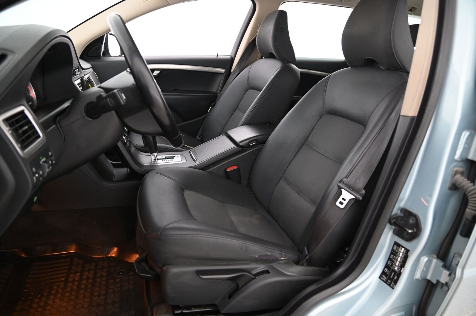 Volvo V70 2007 2.5T Bensa Turbo*Myydään Huutokaupat.com* - VAKKARI / TEHOKAS / HYVIN HUOLLETTU / MYYDÄÄN HUUTOKAUPAT.COMISSA 