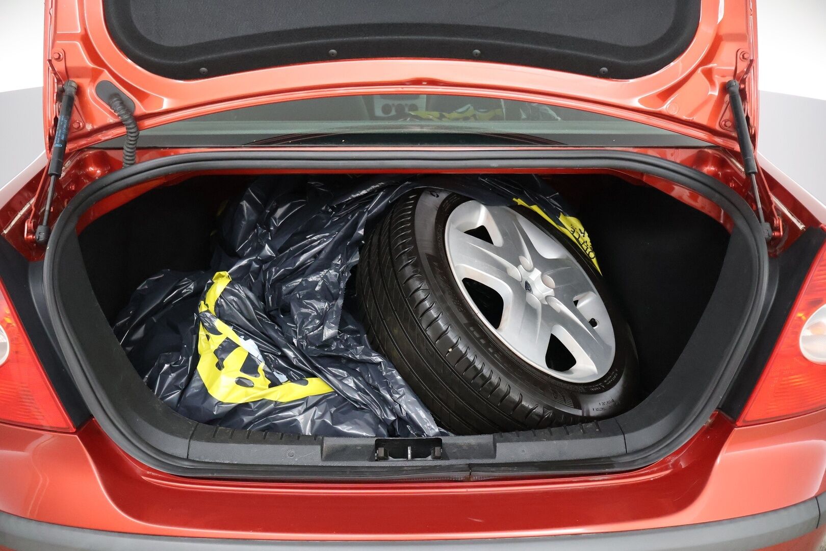 Ford Focus 2007 1,6 100hv Collection M5 Sedan - YritysOutlet - Myydään vain yrityksille - - YritysOutlet - Myydään vain yrityksille