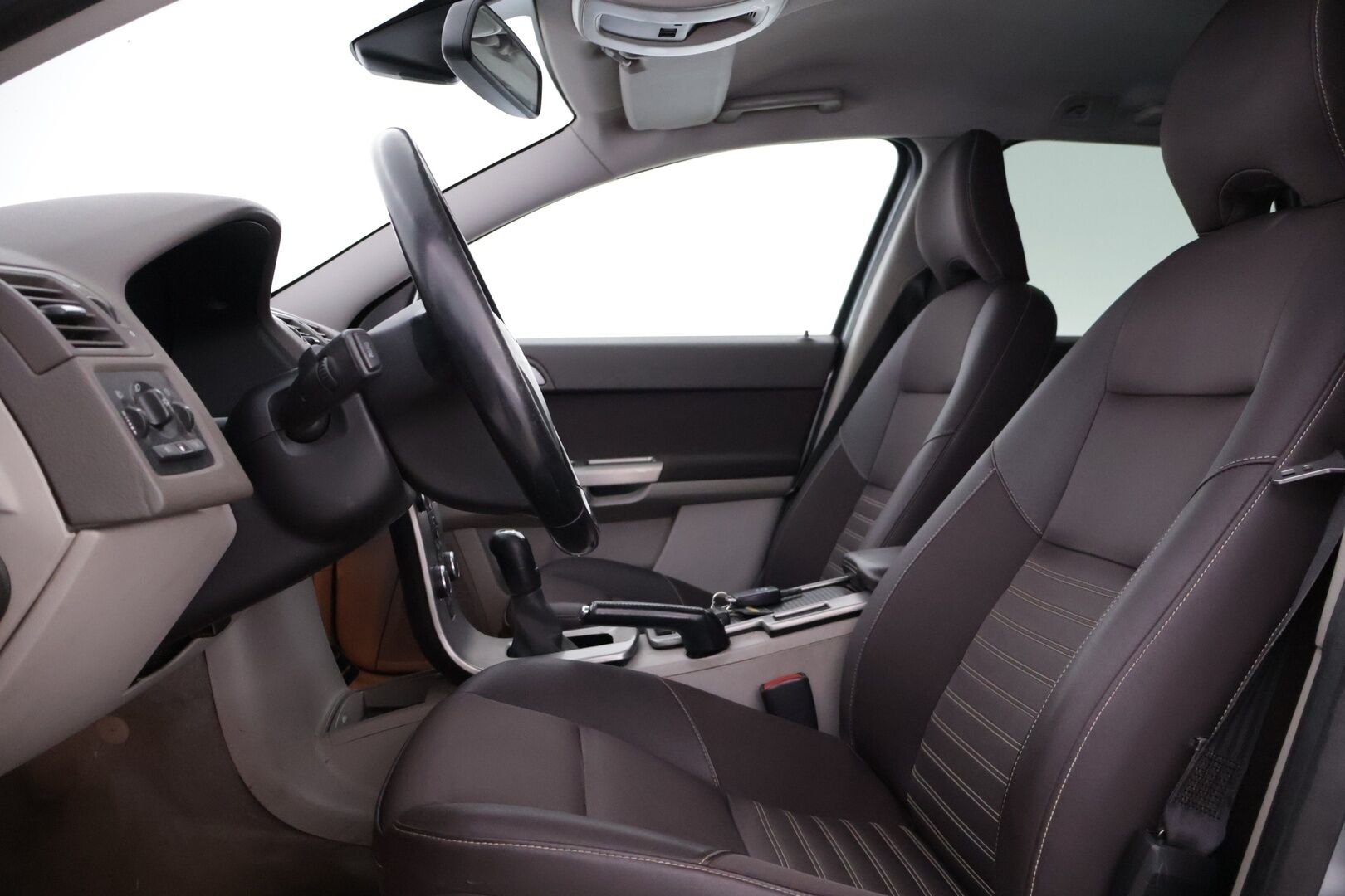 Volvo V50 2007 2,0D Kinetic aut - YritysOutlet - Myydään vain yrityksille - | Suomi-auto | Vetokoukku | Aut. ilmastointi | Jakopää 2025 | 2x renkaat ja vanteet |