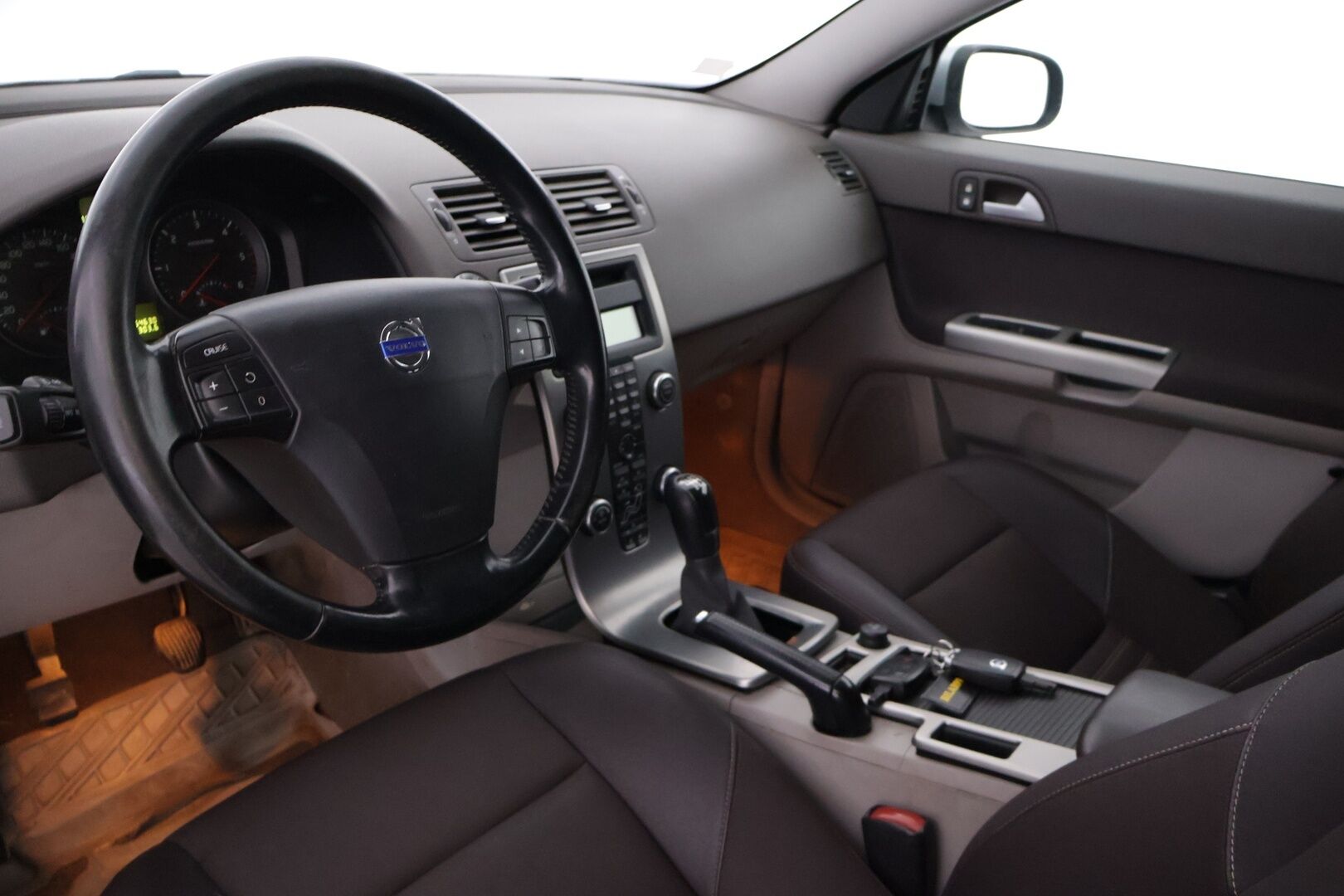 Volvo V50 2007 2,0D Kinetic aut - YritysOutlet - Myydään vain yrityksille - | Suomi-auto | Vetokoukku | Aut. ilmastointi | Jakopää 2025 | 2x renkaat ja vanteet |