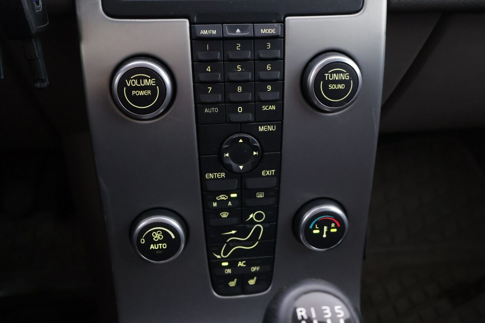 Volvo V50 2007 2,0D Kinetic aut - YritysOutlet - Myydään vain yrityksille - | Suomi-auto | Vetokoukku | Aut. ilmastointi | Jakopää 2025 | 2x renkaat ja vanteet |