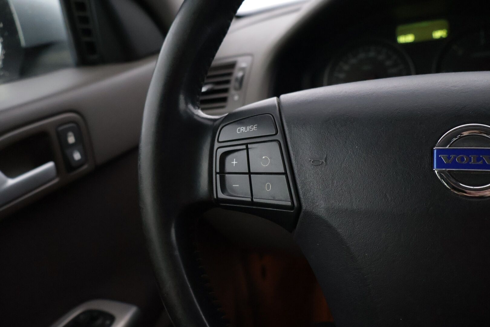 Volvo V50 2007 2,0D Kinetic aut - YritysOutlet - Myydään vain yrityksille - | Suomi-auto | Vetokoukku | Aut. ilmastointi | Jakopää 2025 | 2x renkaat ja vanteet |