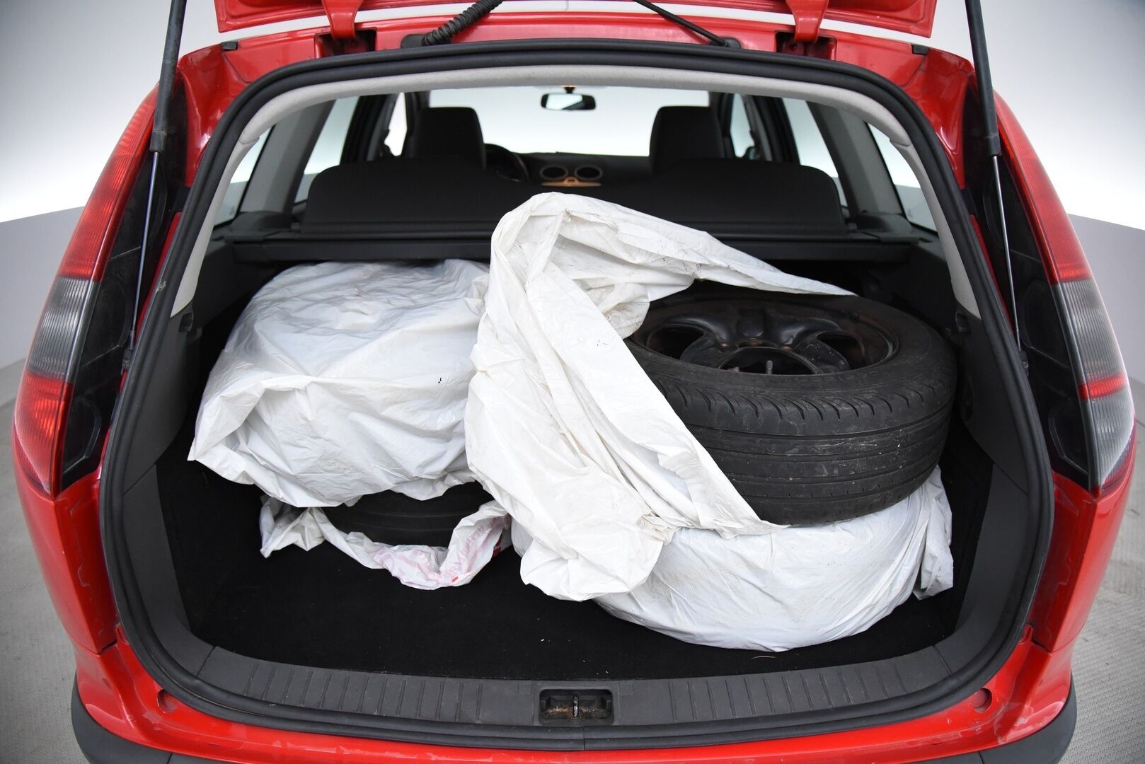 Ford Focus 2007 1,6 100hv Trend Wagon M5 / Tämä auto myydään YritysOutlet -valikoimasta vain yritykselle / - 2x renkaat & vanteet! / Hyvät huollot / 9kk leimaa jäljellä