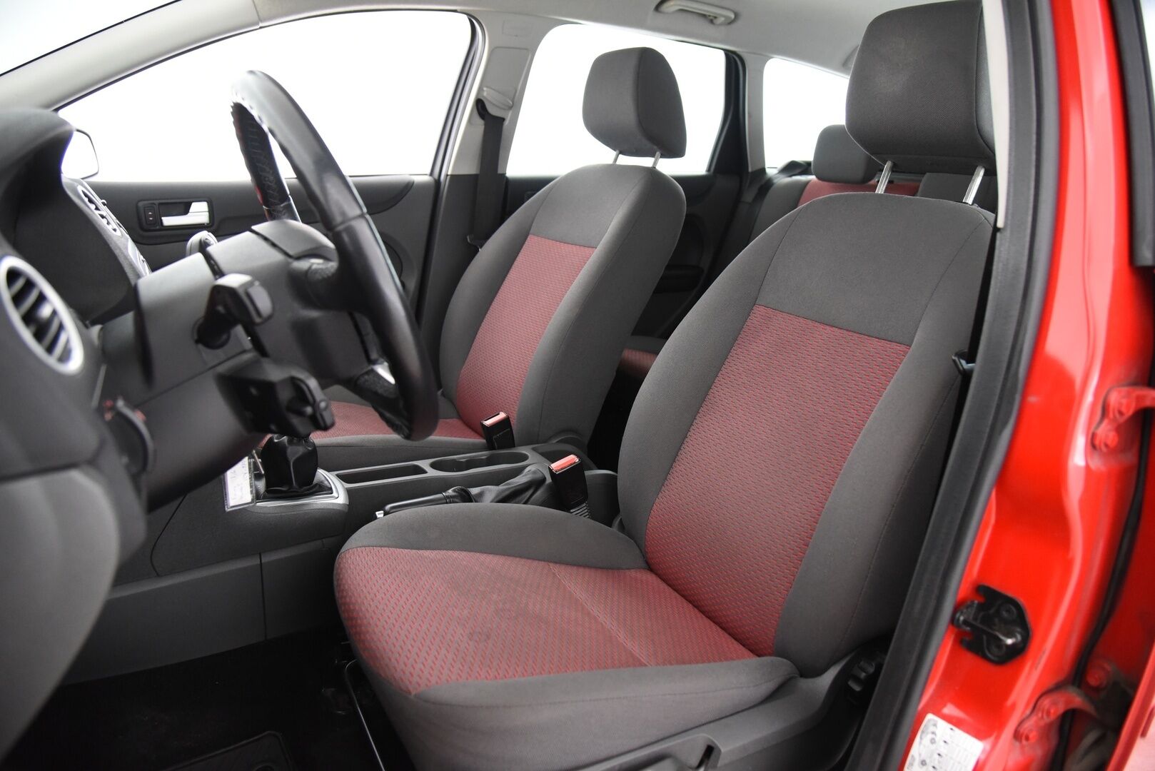 Ford Focus 2007 1,6 100hv Trend Wagon M5 / Tämä auto myydään YritysOutlet -valikoimasta vain yritykselle / - 2x renkaat & vanteet! / Hyvät huollot / 9kk leimaa jäljellä