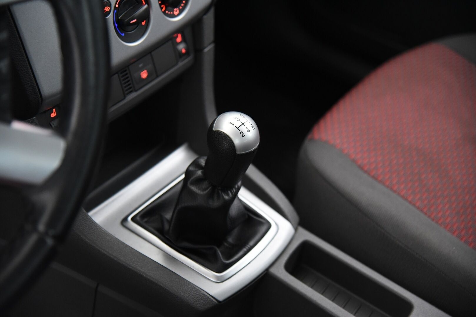 Ford Focus 2007 1,6 100hv Trend Wagon M5 / Tämä auto myydään YritysOutlet -valikoimasta vain yritykselle / - 2x renkaat & vanteet! / Hyvät huollot / 9kk leimaa jäljellä