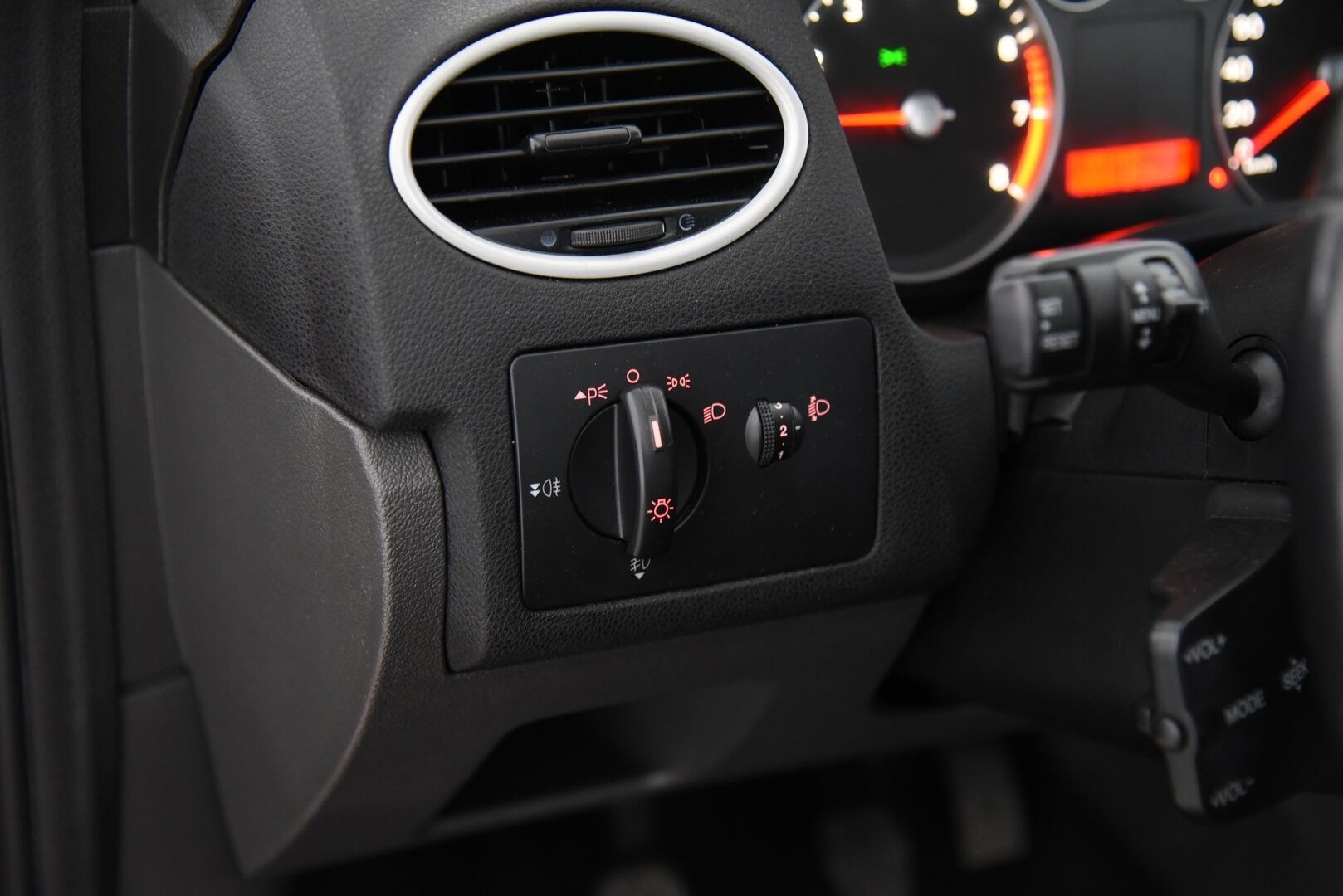 Ford Focus 2007 1,6 100hv Trend Wagon M5 / Tämä auto myydään YritysOutlet -valikoimasta vain yritykselle / - 2x renkaat & vanteet! / Hyvät huollot / 9kk leimaa jäljellä