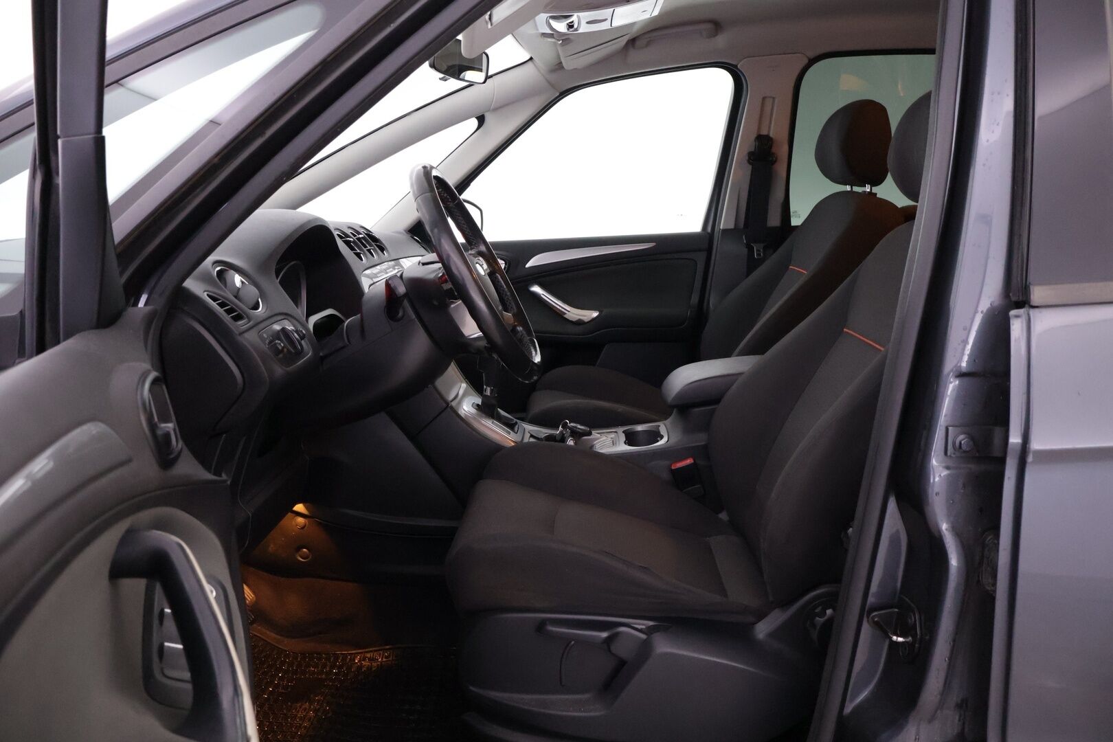 Ford S-Max 2007 S-MAX MPV 2.0TDCI - Myydään Huutokaupat.com - | 7-p | Webasto | Vakkari | Suomi-auto | Lämm. Lasi | Koukku | 2x Huipuilla Renkailla | Jakopää tehty 403tkm |