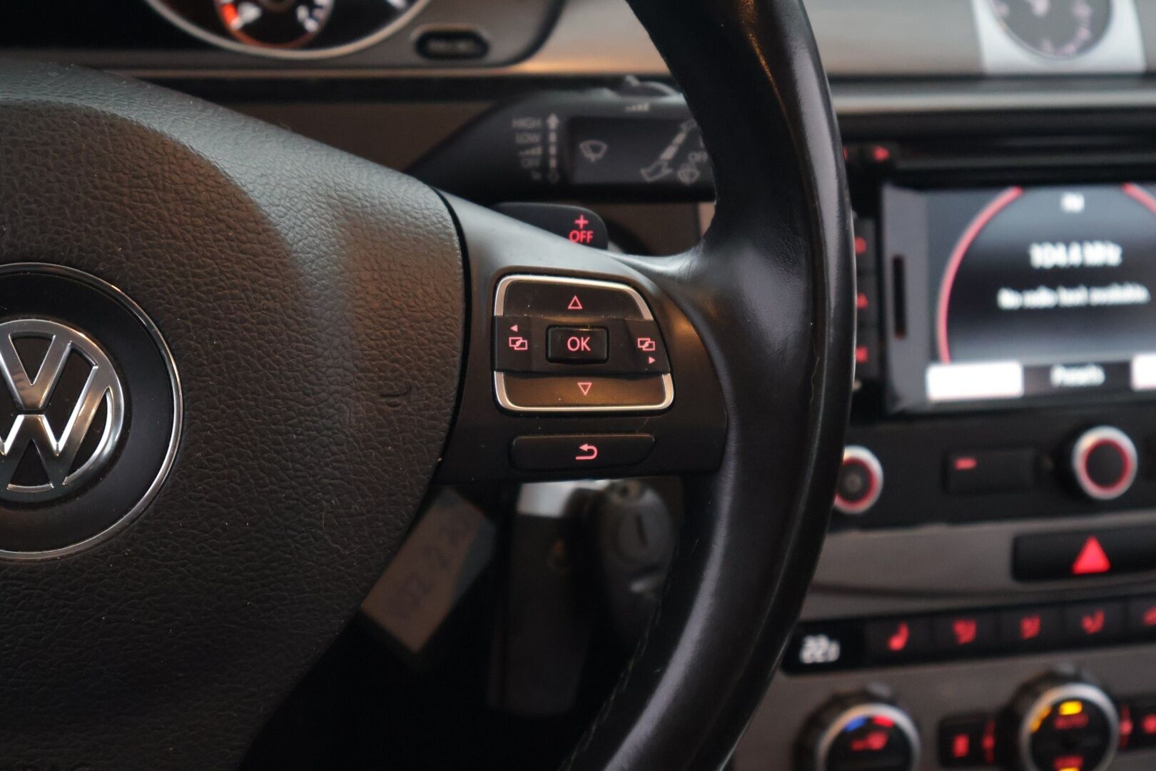 Volkswagen Passat 2013 Variant Comfortline 2,0 TDI 103 kW (140 hv) BlueMotion Technology DSG-aut - *Myydään Huutokaupat.com* | Juuri katsastettu ja huollettu | Vakkari | Webasto | Läm. tuulilasi | Bluetooth | Navi | Koukku | 2x renkaat