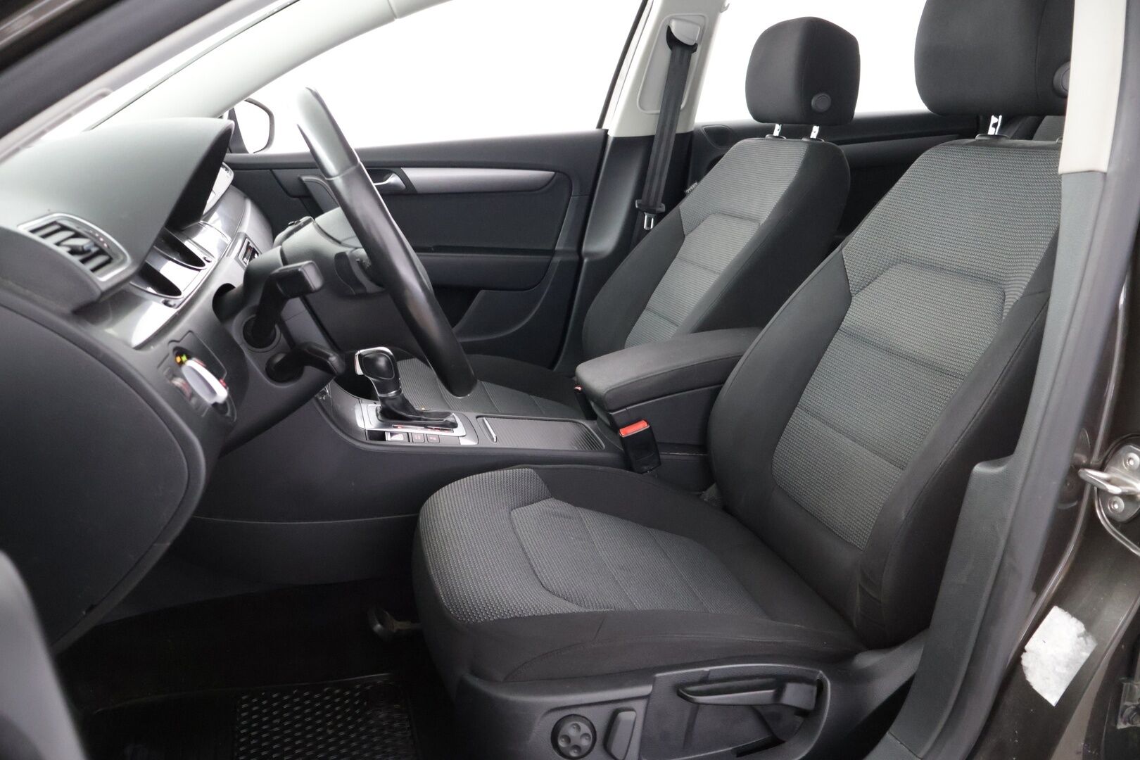 Volkswagen Passat 2013 Variant Comfortline 2,0 TDI 103 kW (140 hv) BlueMotion Technology DSG-aut - *Myydään Huutokaupat.com* | Juuri katsastettu ja huollettu | Vakkari | Webasto | Läm. tuulilasi | Bluetooth | Navi | Koukku | 2x renkaat