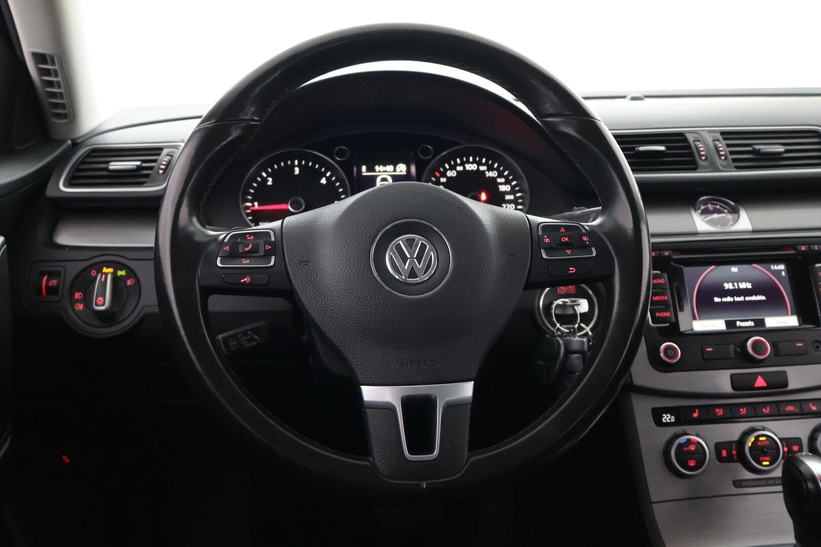 Volkswagen Passat 2013 Variant Comfortline 2,0 TDI 103 kW (140 hv) BlueMotion Technology DSG-aut - *Myydään Huutokaupat.com* | Juuri katsastettu ja huollettu | Vakkari | Webasto | Läm. tuulilasi | Bluetooth | Navi | Koukku | 2x renkaat