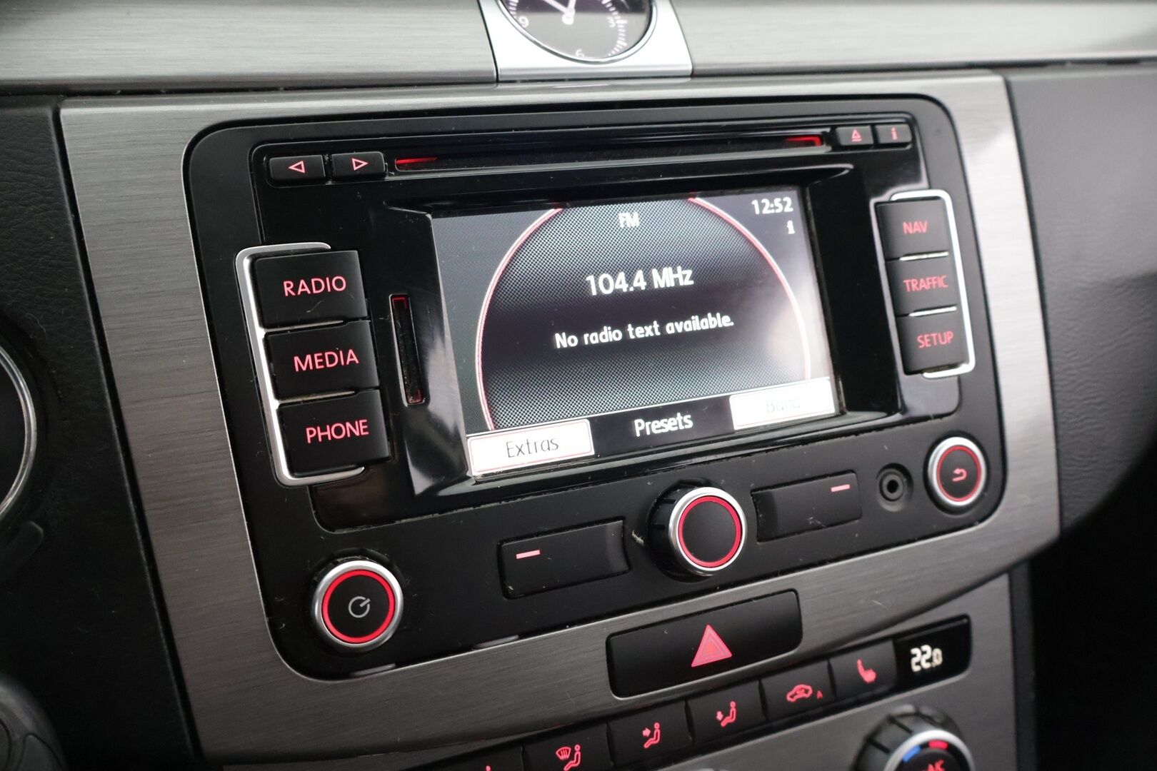 Volkswagen Passat 2013 Variant Comfortline 2,0 TDI 103 kW (140 hv) BlueMotion Technology DSG-aut - *Myydään Huutokaupat.com* | Juuri katsastettu ja huollettu | Vakkari | Webasto | Läm. tuulilasi | Bluetooth | Navi | Koukku | 2x renkaat