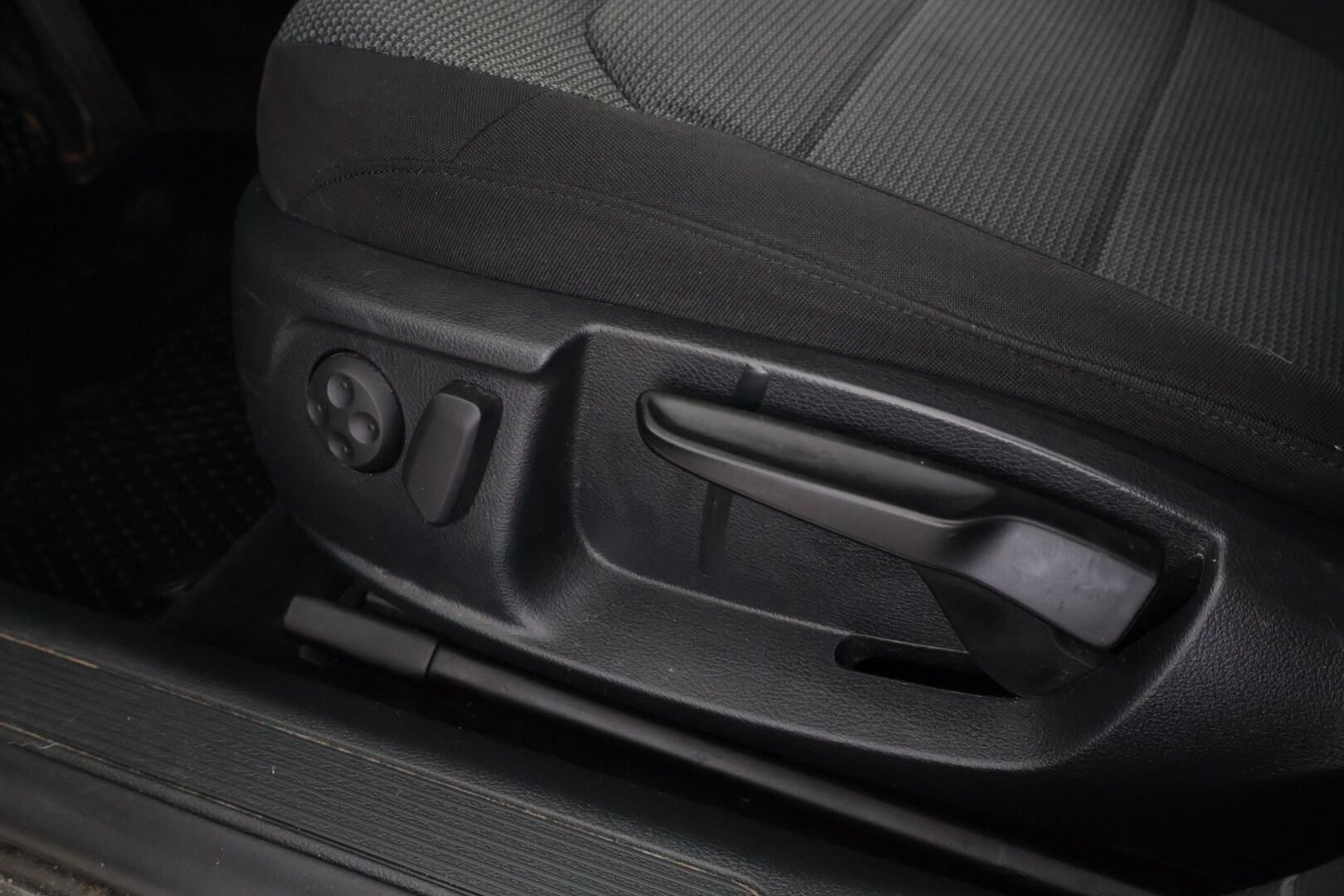 Volkswagen Passat 2013 Variant Comfortline 2,0 TDI 103 kW (140 hv) BlueMotion Technology DSG-aut - *Myydään Huutokaupat.com* | Juuri katsastettu ja huollettu | Vakkari | Webasto | Läm. tuulilasi | Bluetooth | Navi | Koukku | 2x renkaat