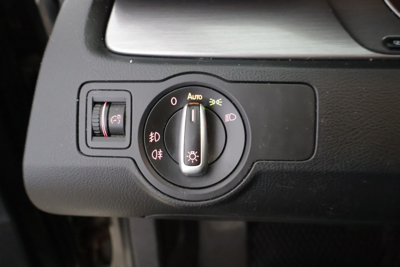 Volkswagen Passat 2013 Variant Comfortline 2,0 TDI 103 kW (140 hv) BlueMotion Technology DSG-aut - *Myydään Huutokaupat.com* | Juuri katsastettu ja huollettu | Vakkari | Webasto | Läm. tuulilasi | Bluetooth | Navi | Koukku | 2x renkaat