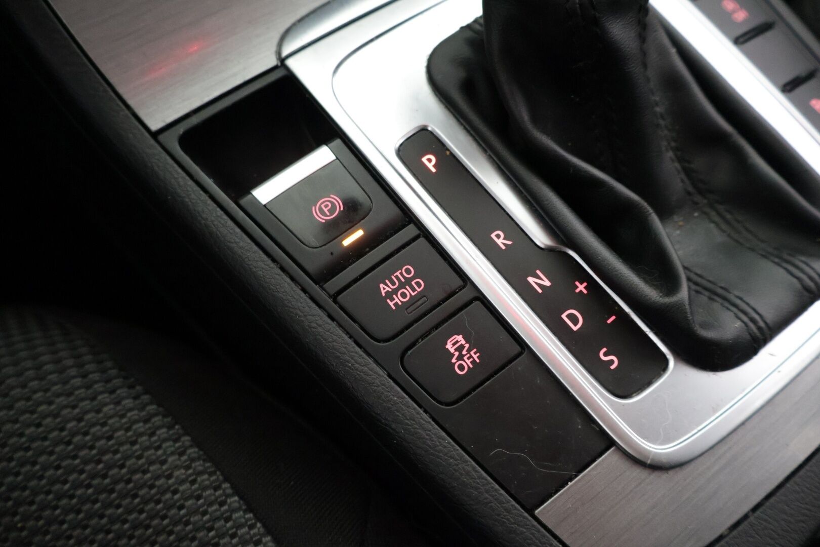 Volkswagen Passat 2013 Variant Comfortline 2,0 TDI 103 kW (140 hv) BlueMotion Technology DSG-aut - *Myydään Huutokaupat.com* | Juuri katsastettu ja huollettu | Vakkari | Webasto | Läm. tuulilasi | Bluetooth | Navi | Koukku | 2x renkaat
