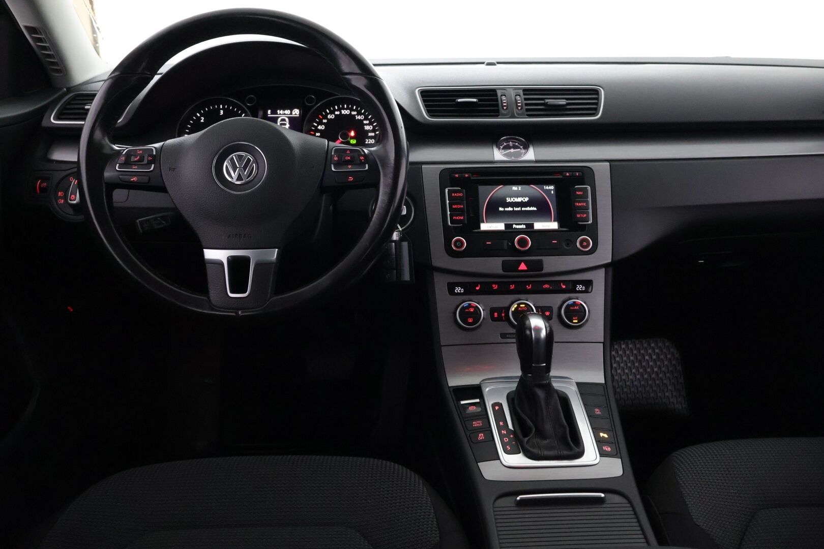 Volkswagen Passat 2013 Variant Comfortline 2,0 TDI 103 kW (140 hv) BlueMotion Technology DSG-aut - *Myydään Huutokaupat.com* | Juuri katsastettu ja huollettu | Vakkari | Webasto | Läm. tuulilasi | Bluetooth | Navi | Koukku | 2x renkaat