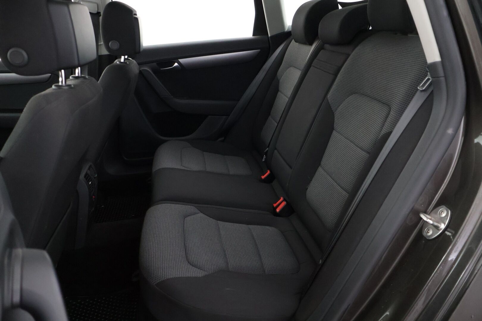Volkswagen Passat 2013 Variant Comfortline 2,0 TDI 103 kW (140 hv) BlueMotion Technology DSG-aut - *Myydään Huutokaupat.com* | Juuri katsastettu ja huollettu | Vakkari | Webasto | Läm. tuulilasi | Bluetooth | Navi | Koukku | 2x renkaat