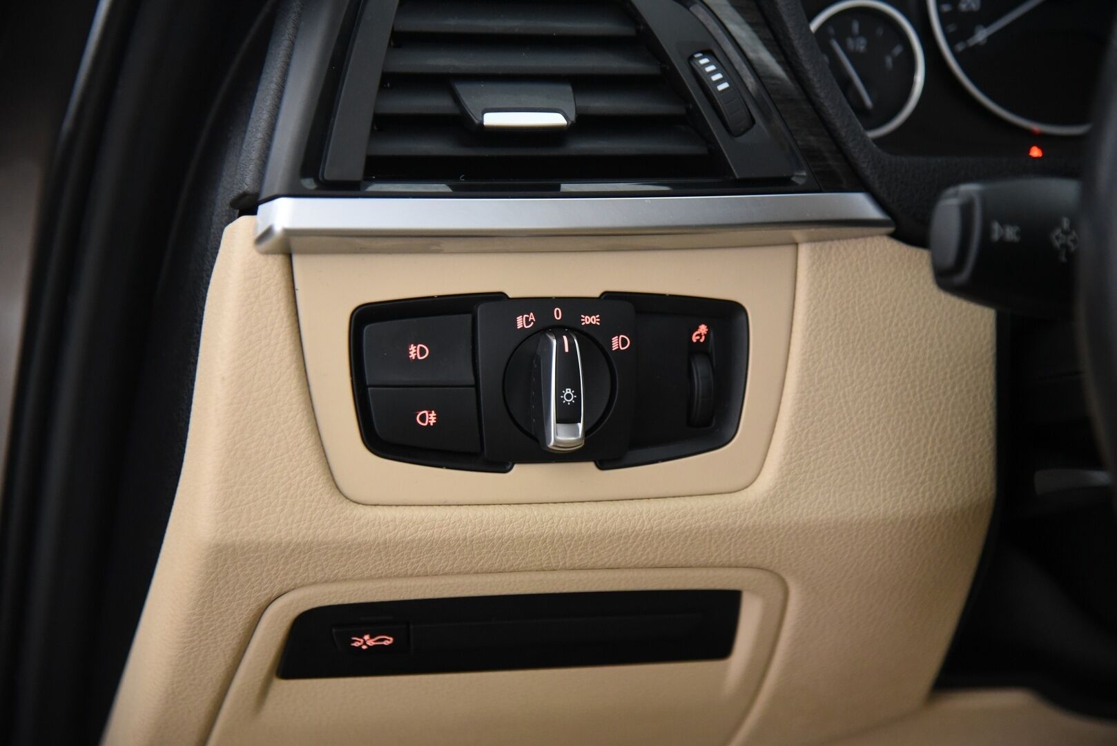 BMW 328 2013 TwinPower Turbo A xDrive F30 Sedan Business Luxury / Adapt. vak. / Harman/Kardon / Vaaleat nahat / Xenon - Tehokas ja luotettava bensa neliveto!