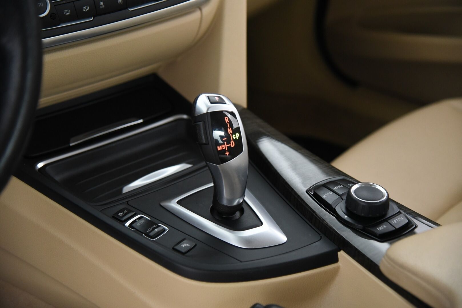 BMW 328 2013 TwinPower Turbo A xDrive F30 Sedan Business Luxury / Adapt. vak. / Harman/Kardon / Vaaleat nahat / Xenon - Huollettu 10/2025 / Tehokas ja luotettava bensa neliveto! - HULLUT BLACKWEEK JATKOT - KORKOTARJOUS 2,49%