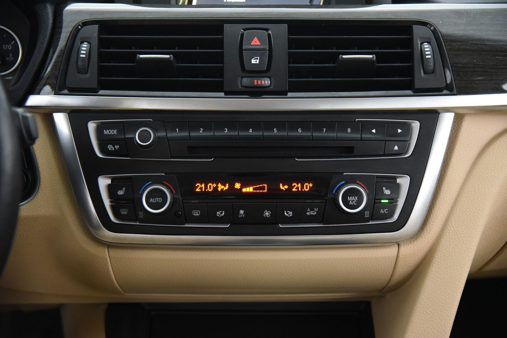 BMW 328 2013 TwinPower Turbo A xDrive F30 Sedan Business Luxury / Adapt. vak. / Harman/Kardon / Vaaleat nahat / Xenon - Huollettu 10/2025 / Tehokas ja luotettava bensa neliveto! - HULLUT BLACKWEEK JATKOT - KORKOTARJOUS 2,49%