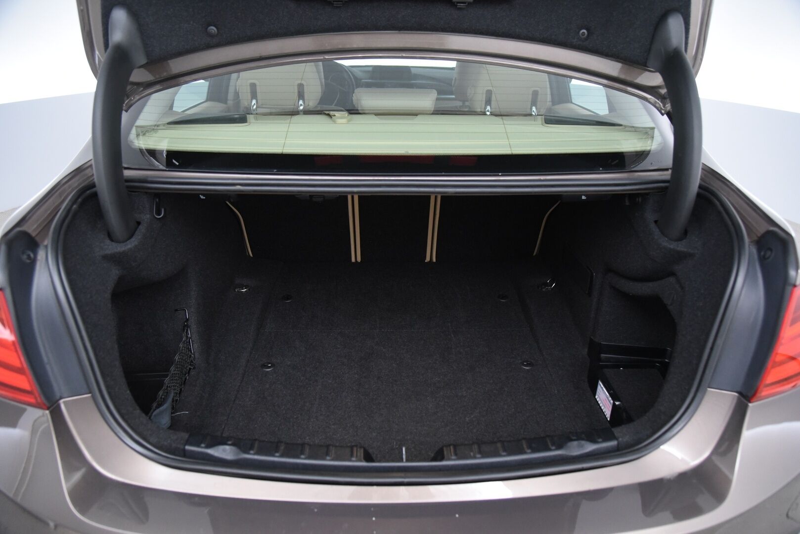 BMW 328 2013 TwinPower Turbo A xDrive F30 Sedan Business Luxury / Adapt. vak. / Harman/Kardon / Vaaleat nahat / Xenon - Tehokas ja luotettava bensa neliveto!