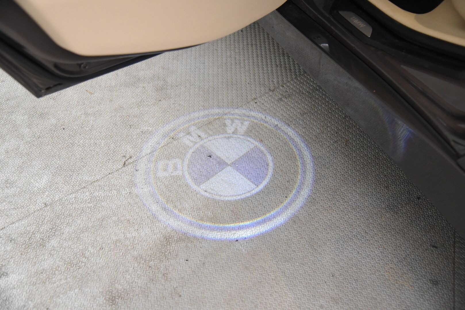 BMW 328 2013 TwinPower Turbo A xDrive F30 Sedan Business Luxury / Adapt. vak. / Harman/Kardon / Vaaleat nahat / Xenon - Huollettu 10/2025 / Tehokas ja luotettava bensa neliveto! - HULLUT BLACKWEEK JATKOT - KORKOTARJOUS 2,49%