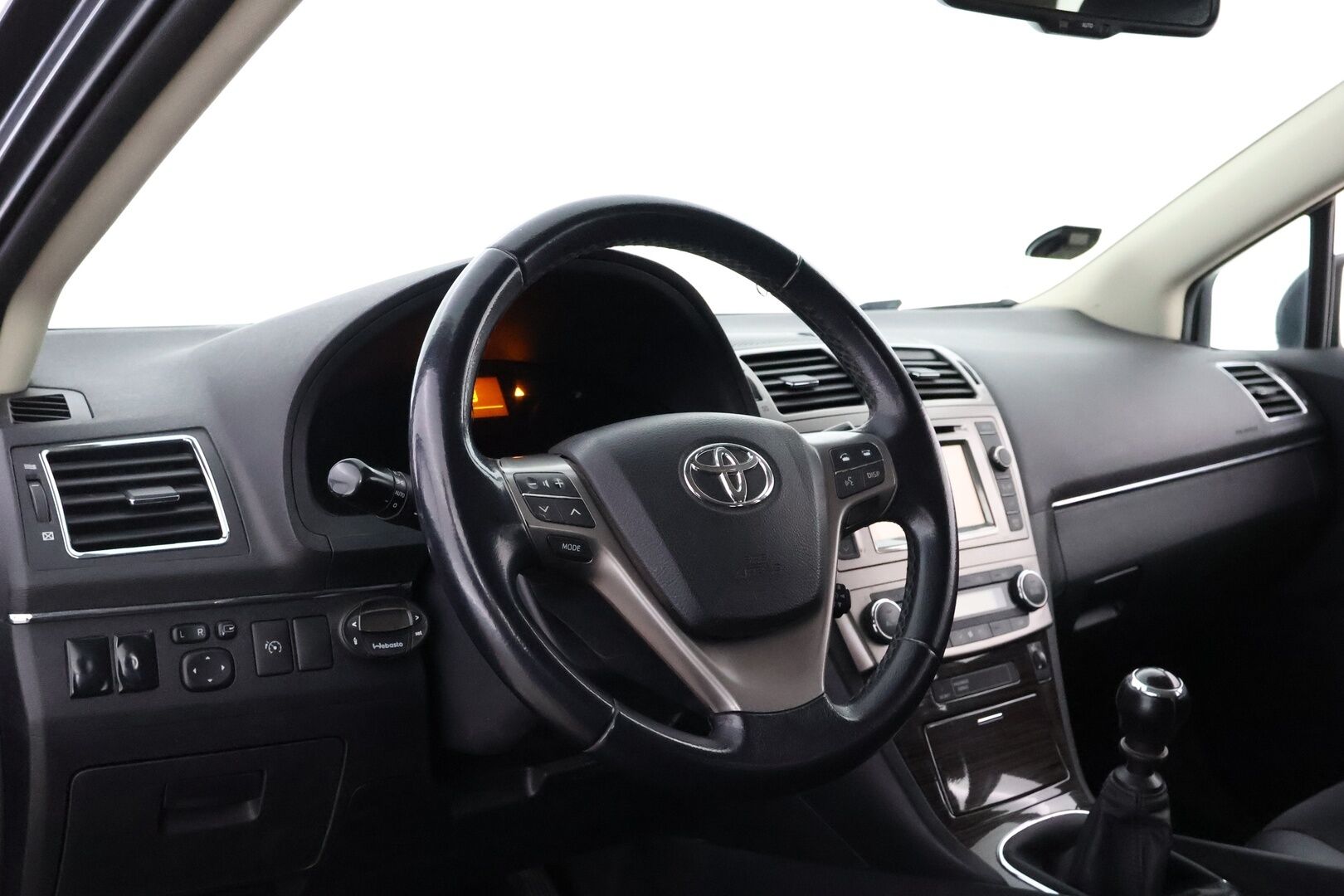 Toyota Avensis 2012 MYYDÄÄN HUUTOKAUPAT.COM