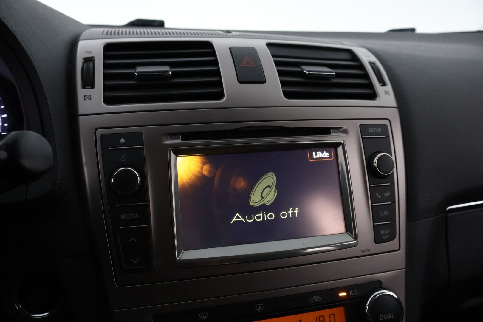 Toyota Avensis 2012 MYYDÄÄN HUUTOKAUPAT.COM