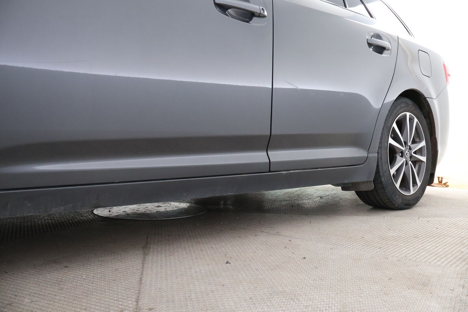 Toyota Avensis 2012 MYYDÄÄN HUUTOKAUPAT.COM