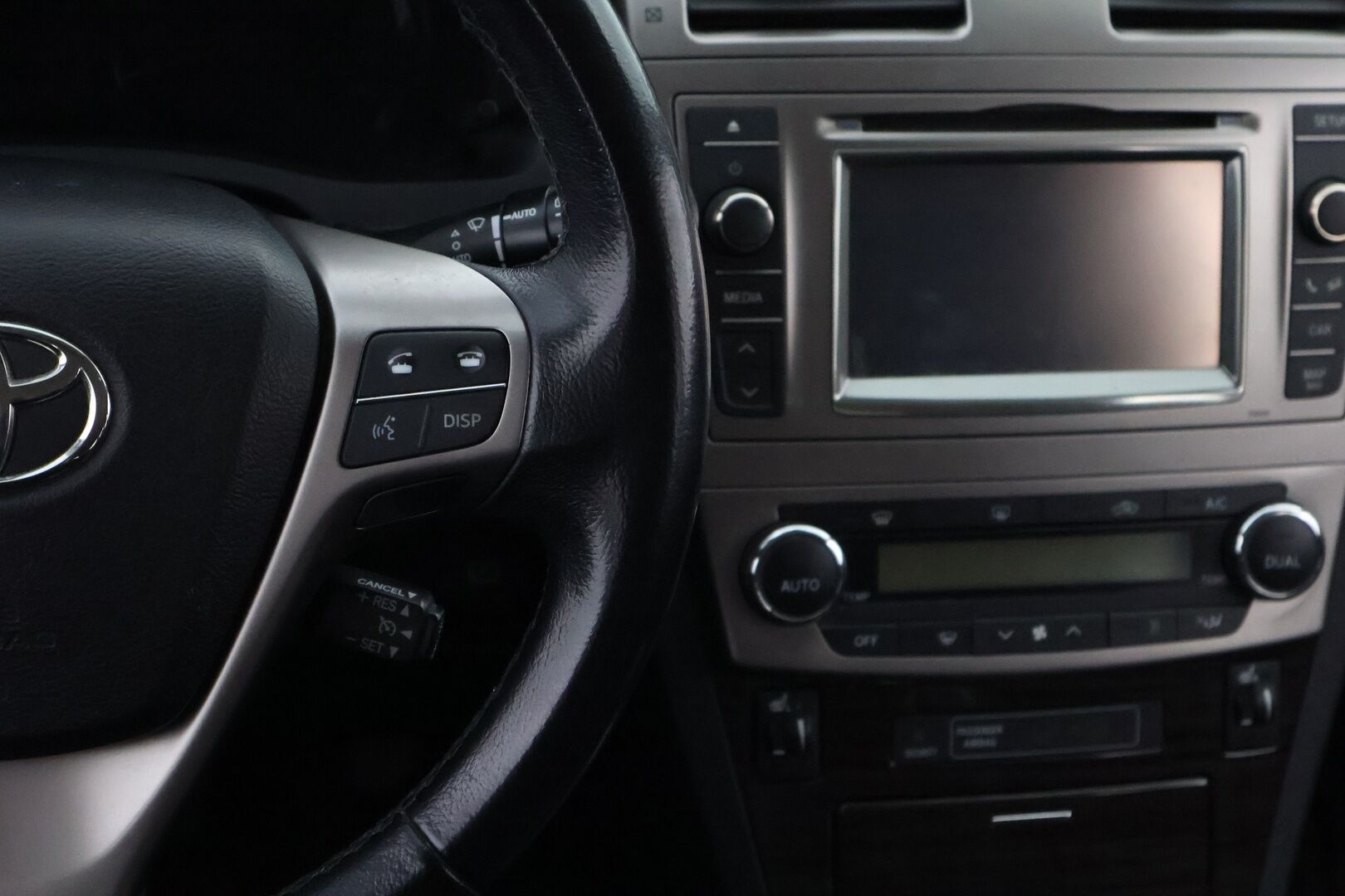 Toyota Avensis 2012 MYYDÄÄN HUUTOKAUPAT.COM