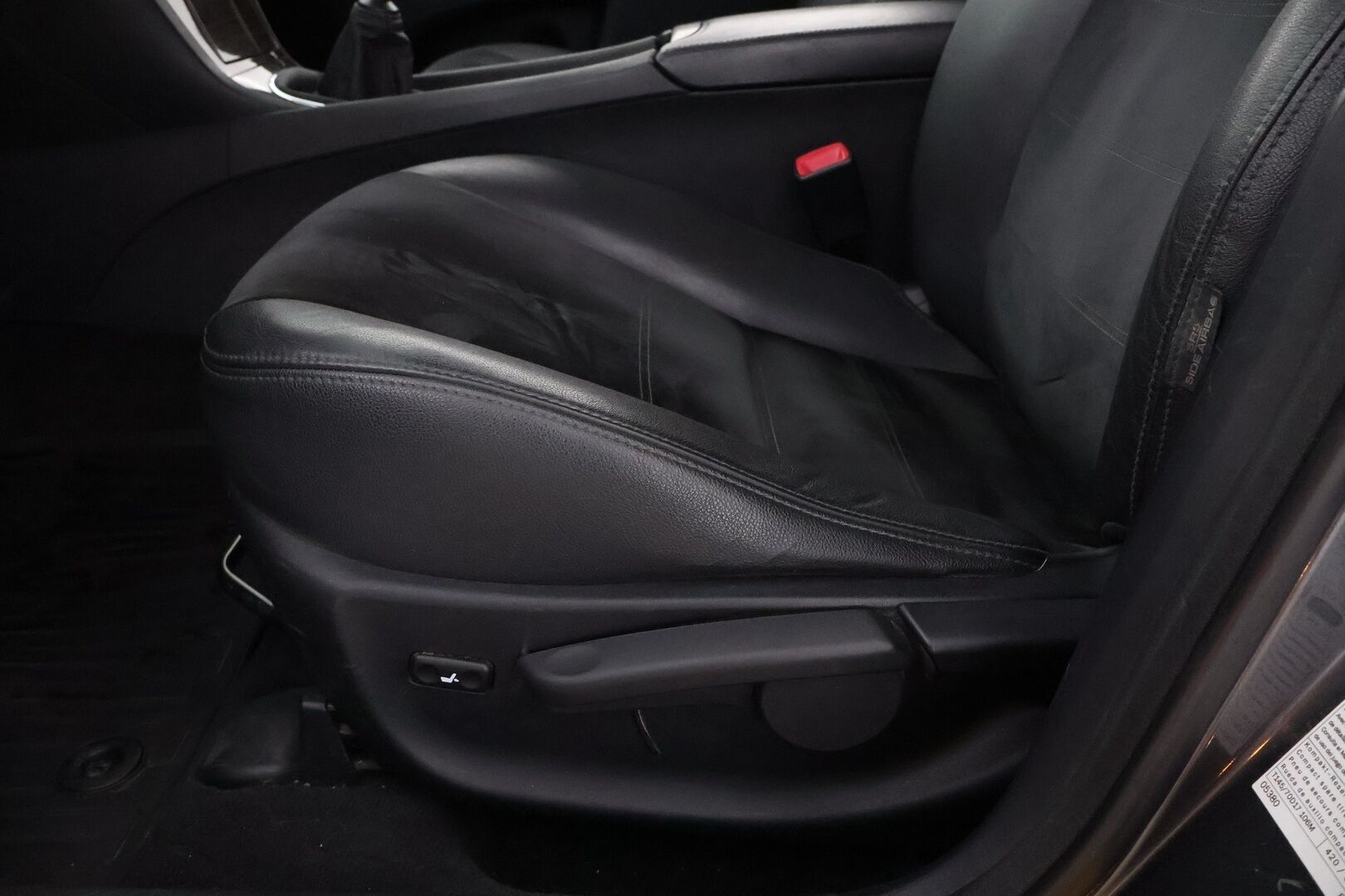 Toyota Avensis 2012 MYYDÄÄN HUUTOKAUPAT.COM