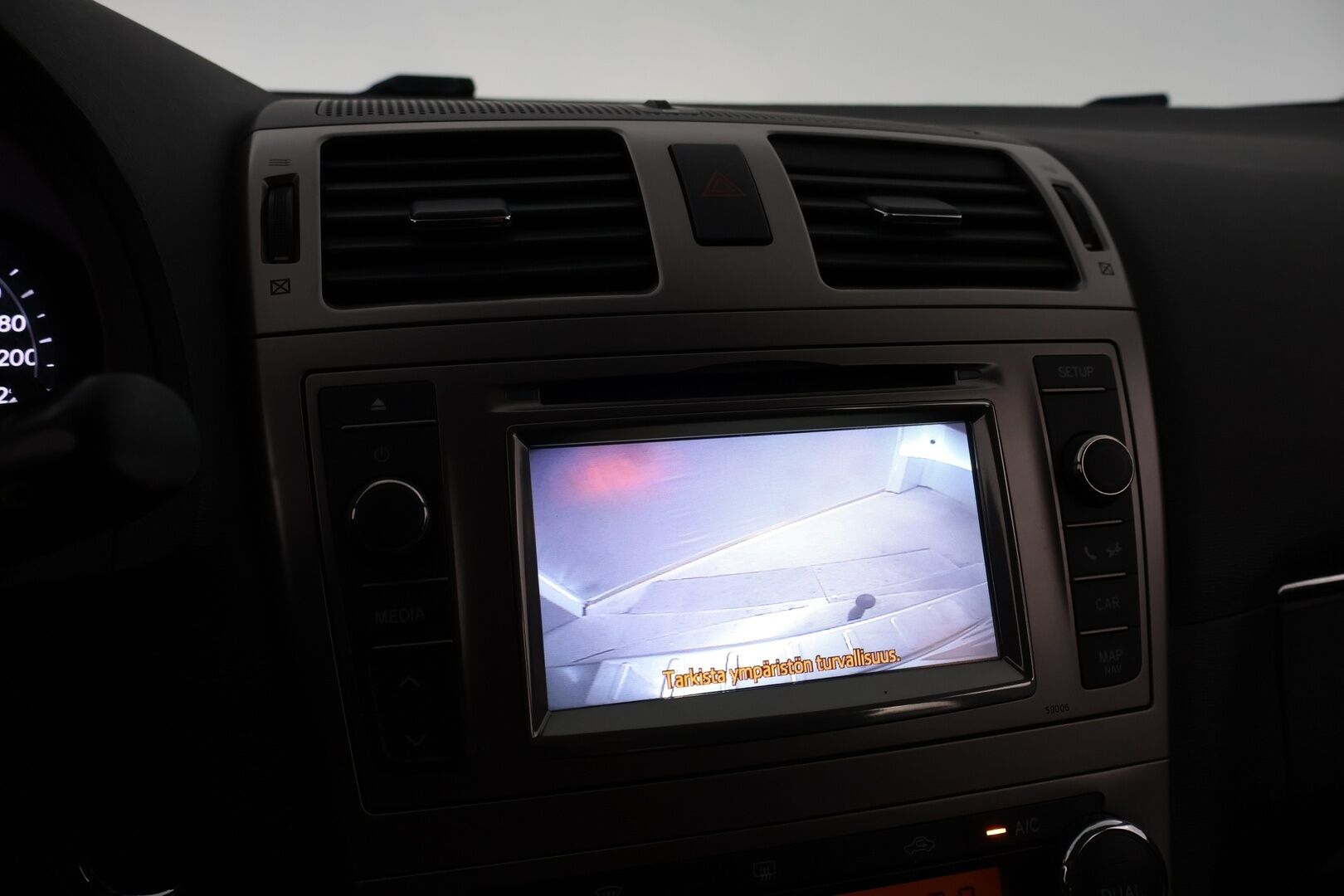 Toyota Avensis 2012 MYYDÄÄN HUUTOKAUPAT.COM