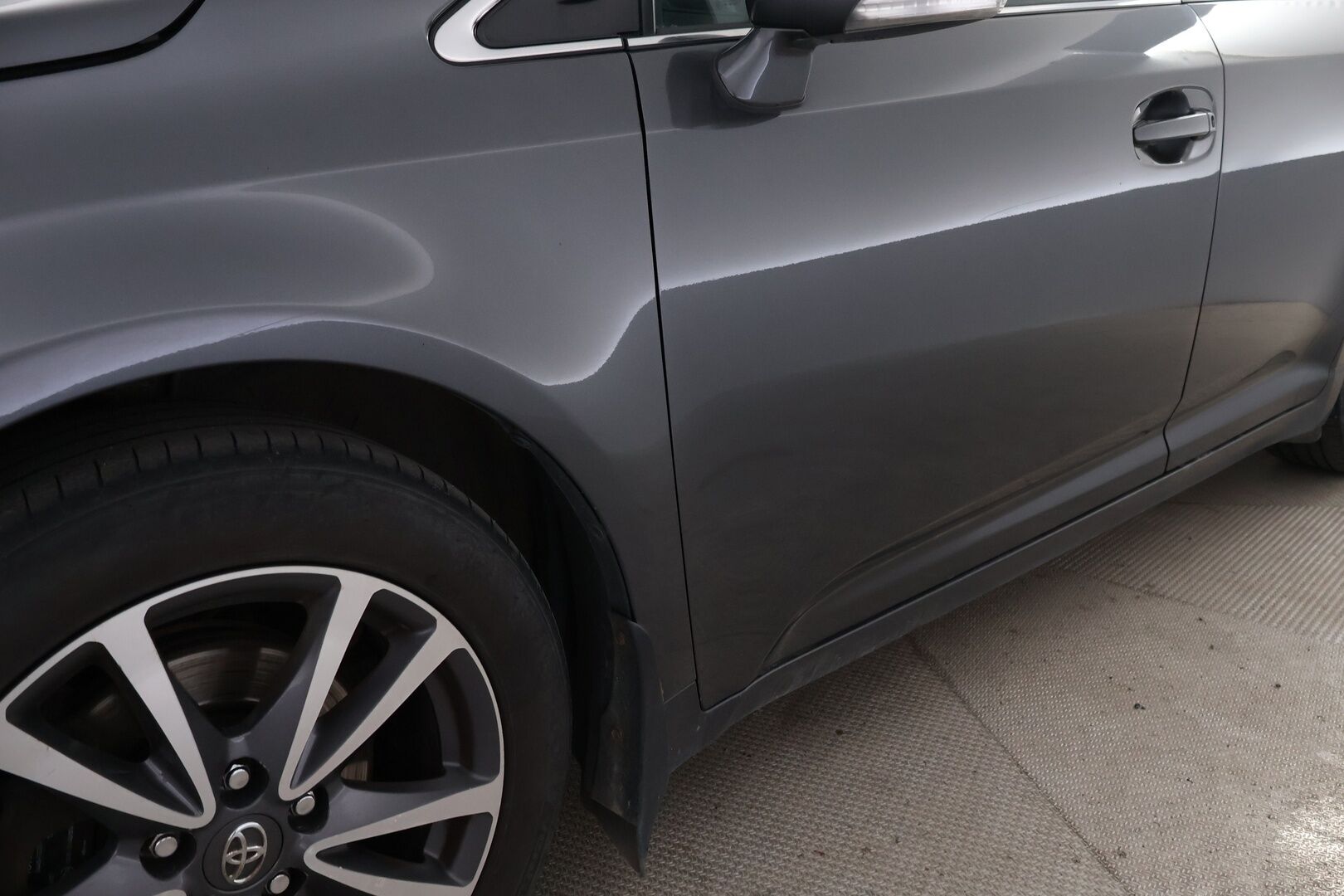 Toyota Avensis 2012 MYYDÄÄN HUUTOKAUPAT.COM