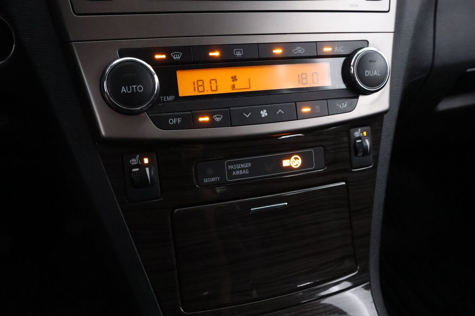Toyota Avensis 2012 MYYDÄÄN HUUTOKAUPAT.COM