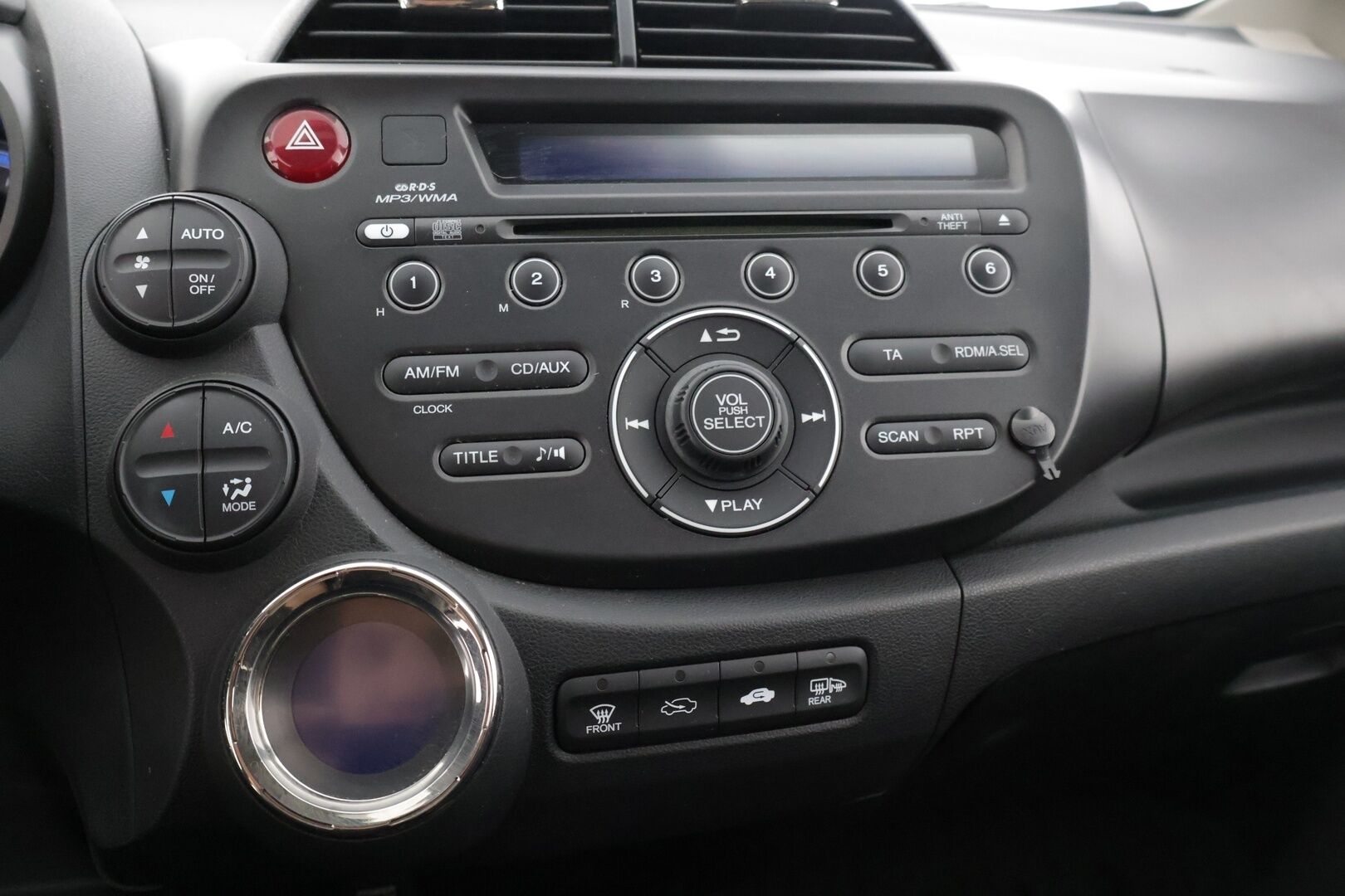 Honda Jazz 2013 5D Hybrid Comfort * Lohko+ sisäpistoke / Aut. Ilmastointi / 2x Hyvät renkaat! / Hyvin huollettu *
