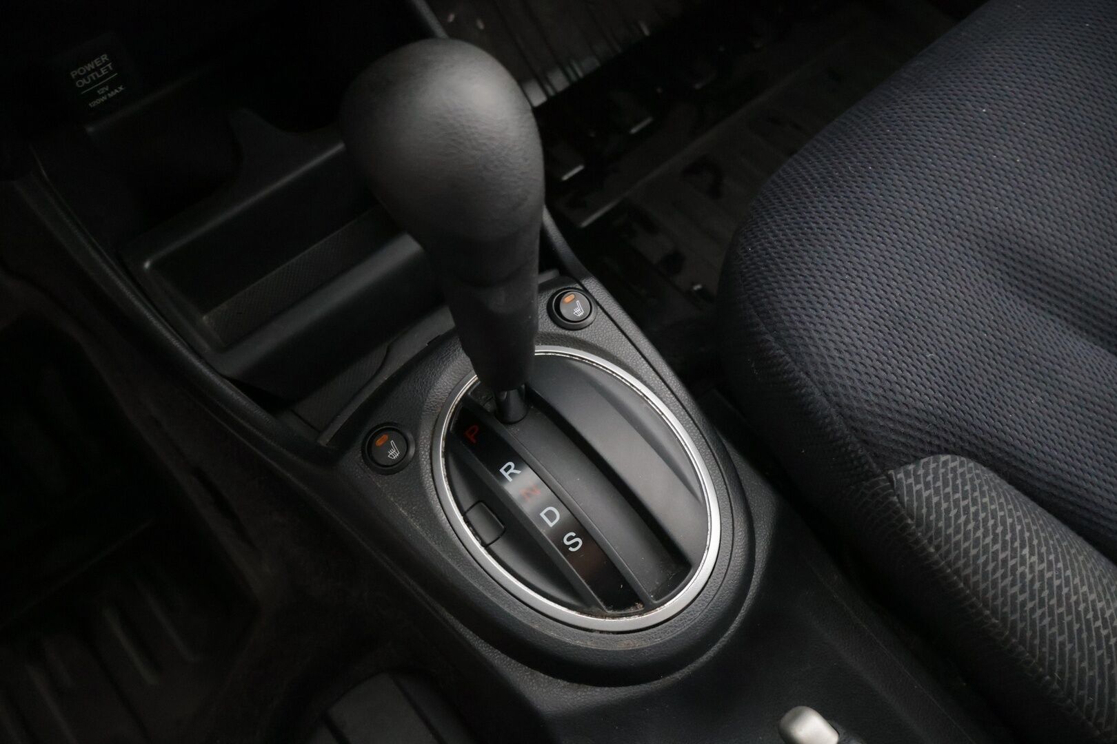 Honda Jazz 2013 5D Hybrid Comfort * Lohko+ sisäpistoke / Aut. Ilmastointi / 2x Hyvät renkaat! / Hyvin huollettu *